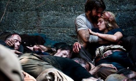 Sharlto-Copley-and-Erin-Richards-in-Open-Grave-585x350.jpg